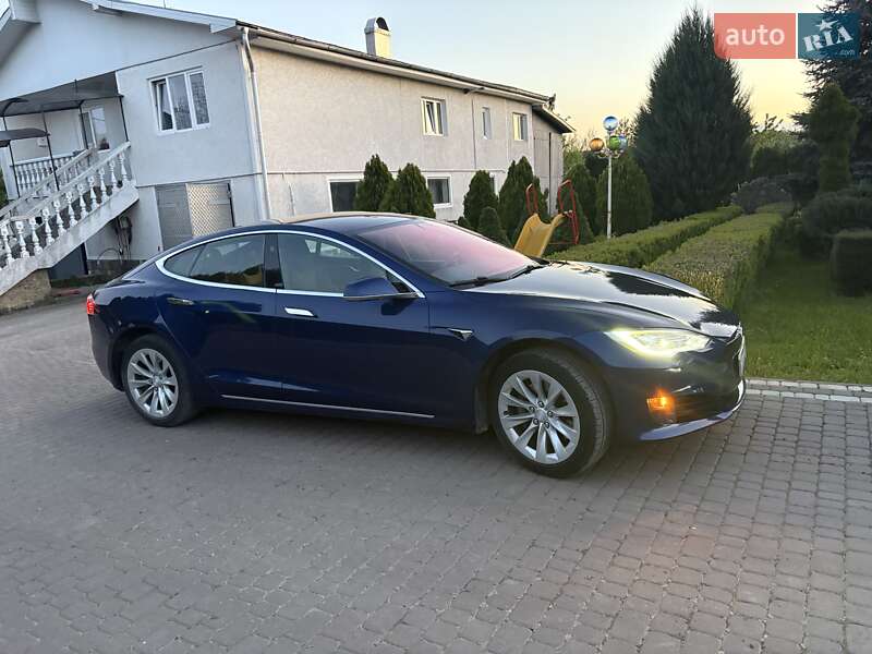 Ліфтбек Tesla Model S 2017 в Чернівцях