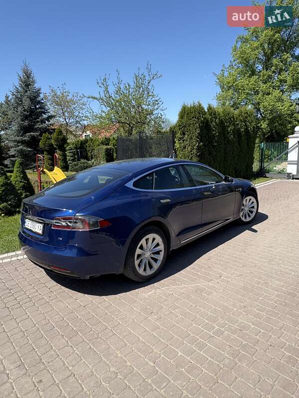 Ліфтбек Tesla Model S 2017 в Чернівцях