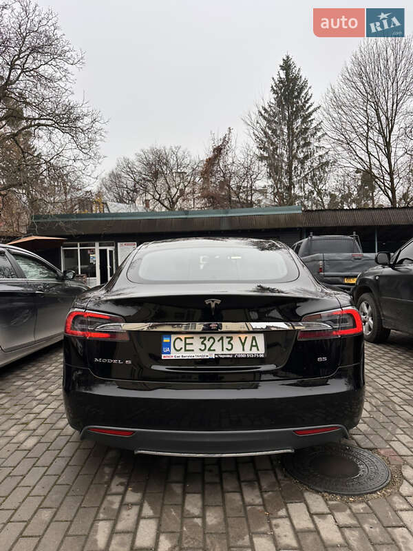 Лифтбек Tesla Model S 2015 в Черновцах