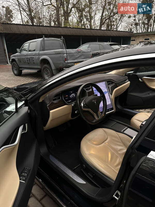 Лифтбек Tesla Model S 2015 в Черновцах