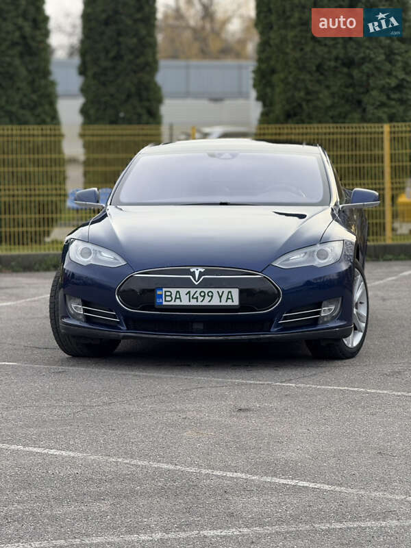 Tesla Model S 2015