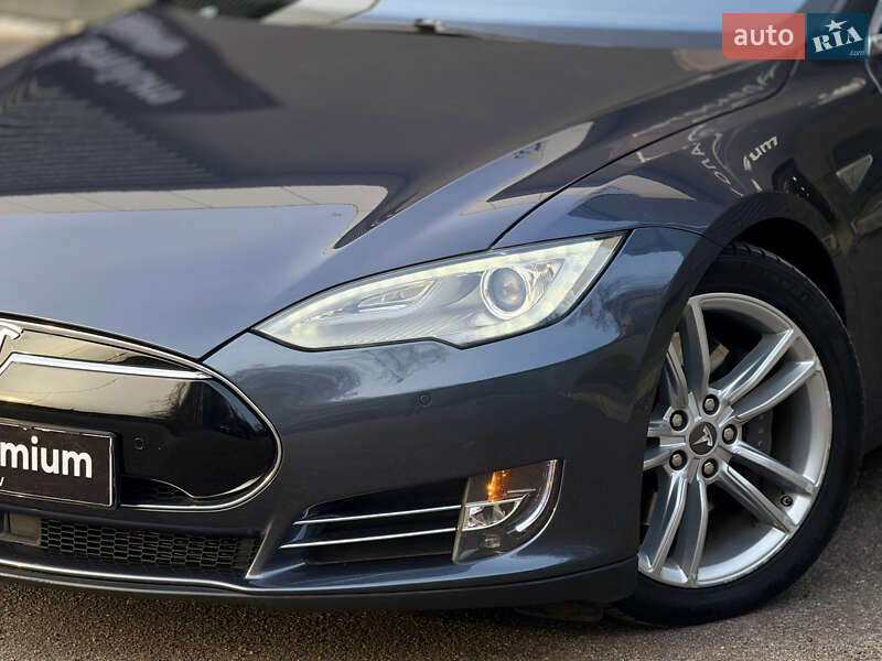 Ліфтбек Tesla Model S 2015 в Харкові