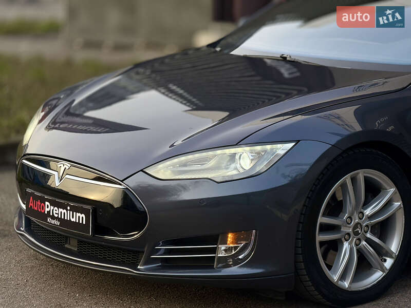 Ліфтбек Tesla Model S 2015 в Харкові