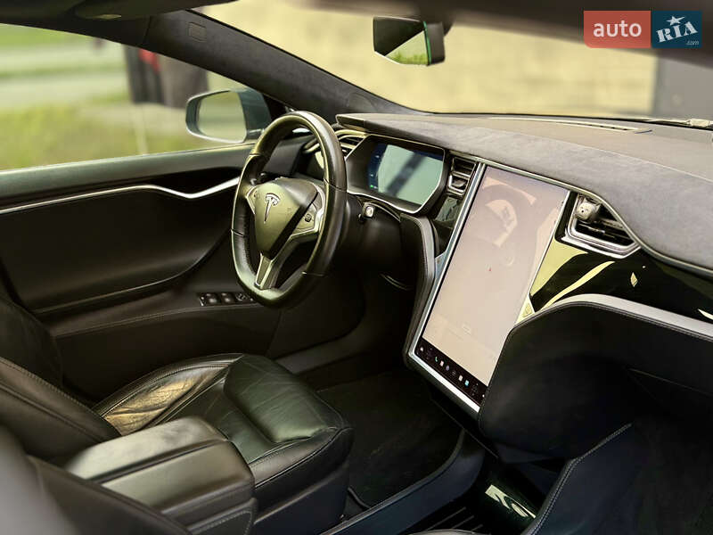 Ліфтбек Tesla Model S 2015 в Харкові