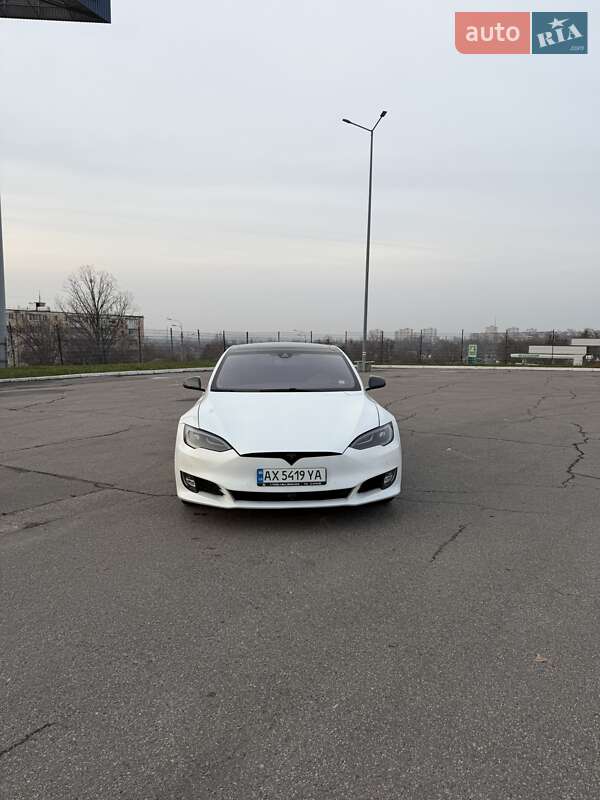 Ліфтбек Tesla Model S 2015 в Харкові
