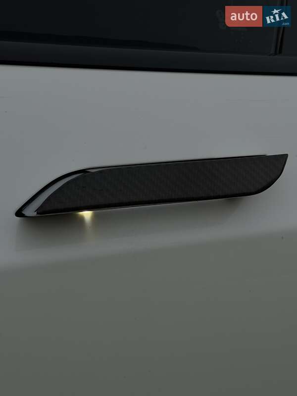 Ліфтбек Tesla Model S 2015 в Харкові