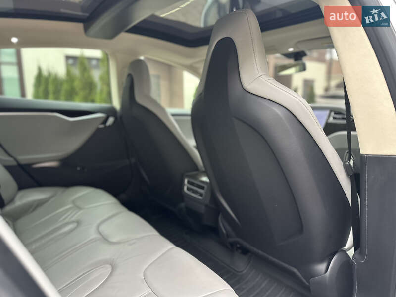 Ліфтбек Tesla Model S 2013 в Одесі