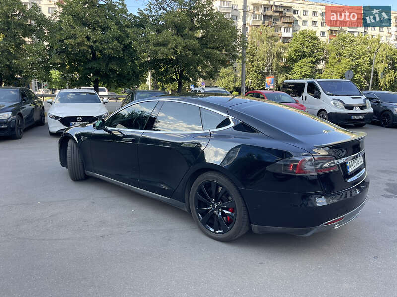 Лифтбек Tesla Model S 2015 в Киеве фото 12 Лифтбек Tesla Model S 2015 в Киеве