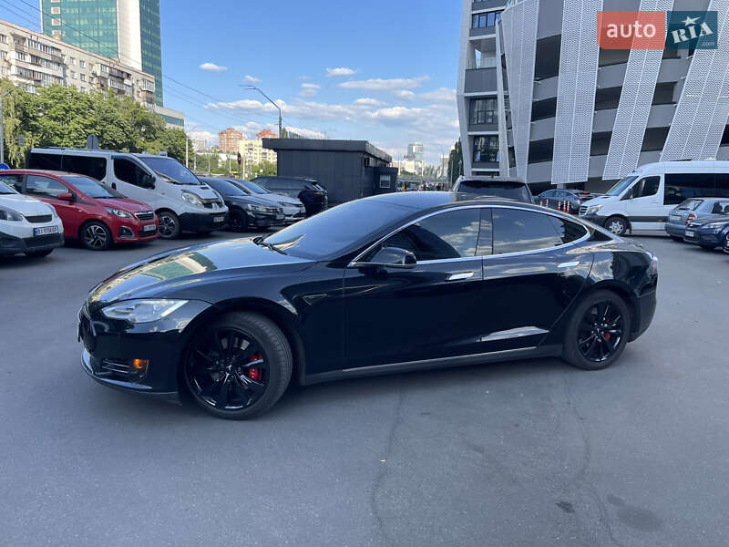 Лифтбек Tesla Model S 2015 в Киеве фото 13 Лифтбек Tesla Model S 2015 в Киеве