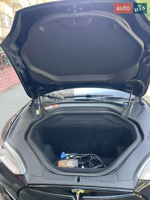 Лифтбек Tesla Model S 2015 в Киеве