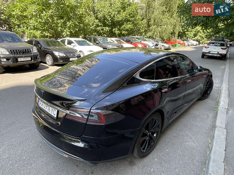 Лифтбек Tesla Model S 2015 в Киеве фото 24 Лифтбек Tesla Model S 2015 в Киеве