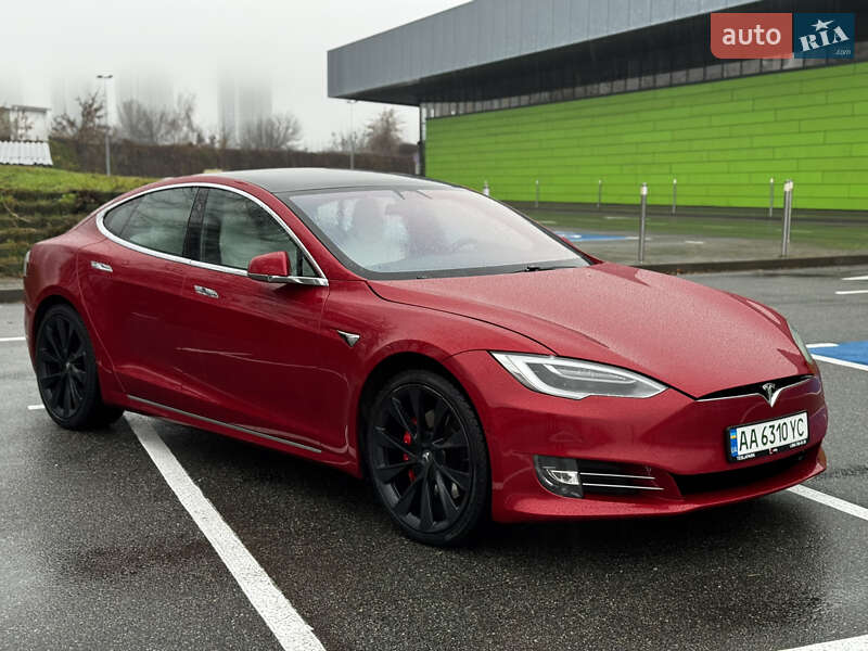 Лифтбек Tesla Model S 2019 в Киеве