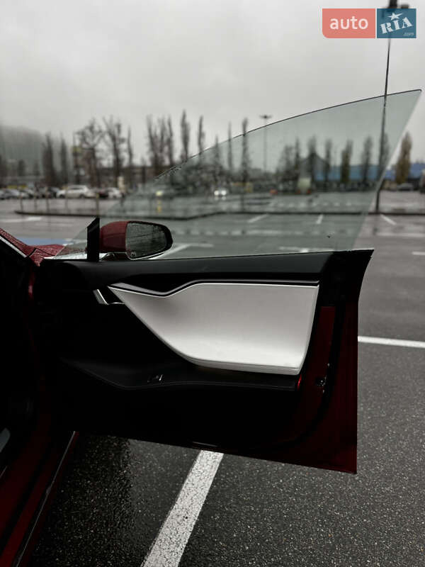 Лифтбек Tesla Model S 2019 в Киеве