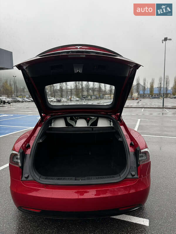 Лифтбек Tesla Model S 2019 в Киеве