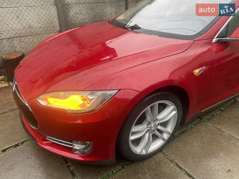 Ліфтбек Tesla Model S 2014 в Києві