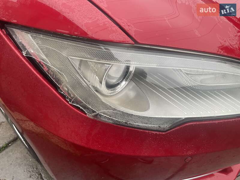 Ліфтбек Tesla Model S 2014 в Києві