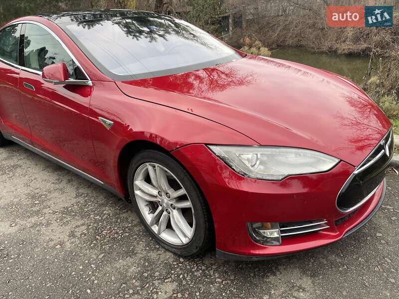Ліфтбек Tesla Model S 2014 в Києві