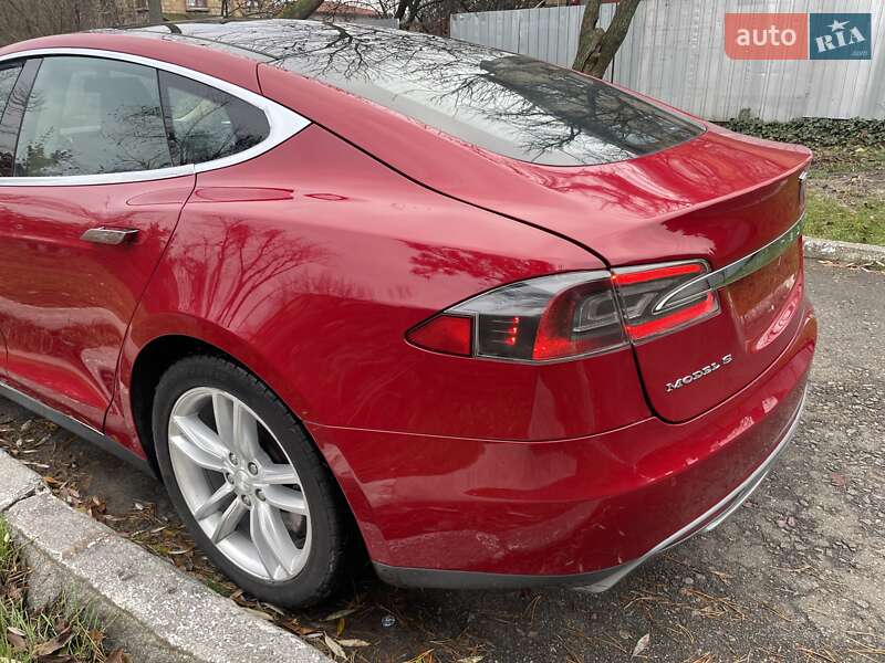 Ліфтбек Tesla Model S 2014 в Києві