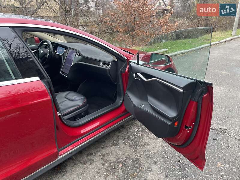 Ліфтбек Tesla Model S 2014 в Києві