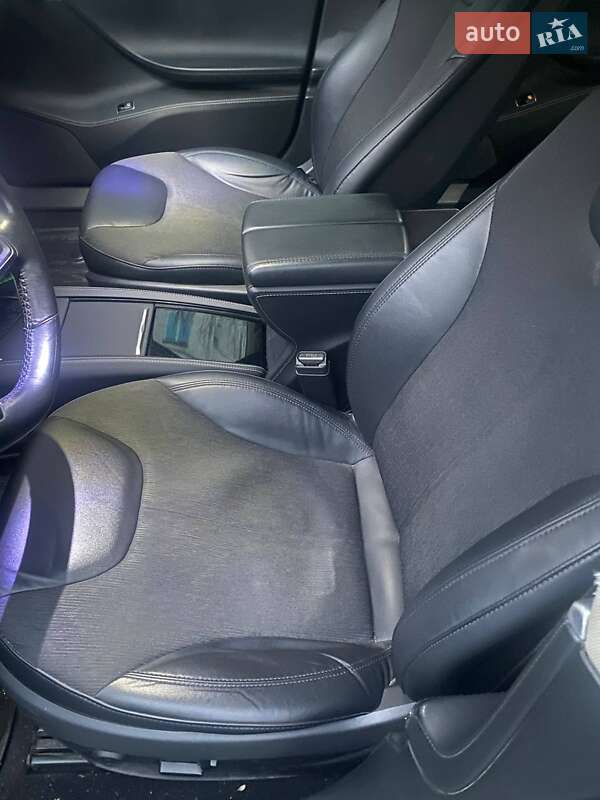 Лифтбек Tesla Model S 2014 в Киеве