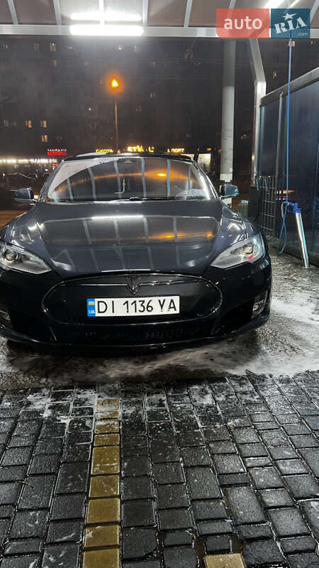 Ліфтбек Tesla Model S 2015 в Одесі