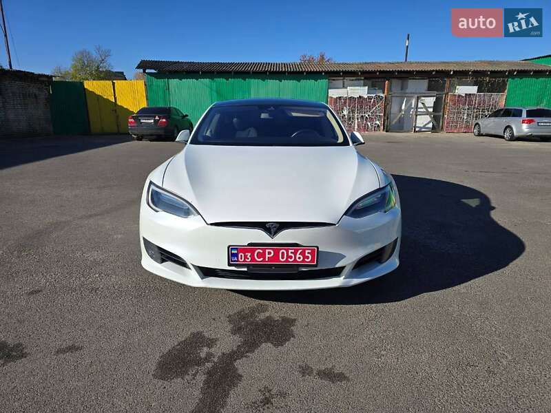 Ліфтбек Tesla Model S 2016 в Володимирі