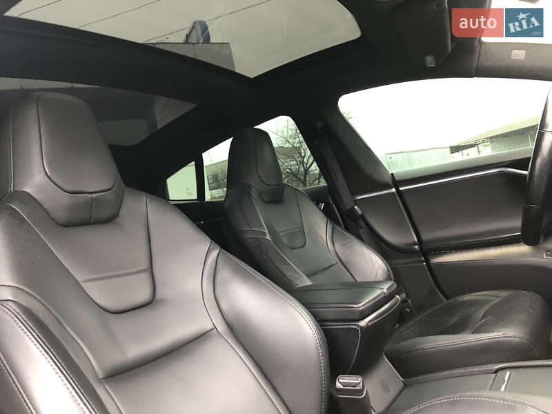 Ліфтбек Tesla Model S 2016 в Чернівцях