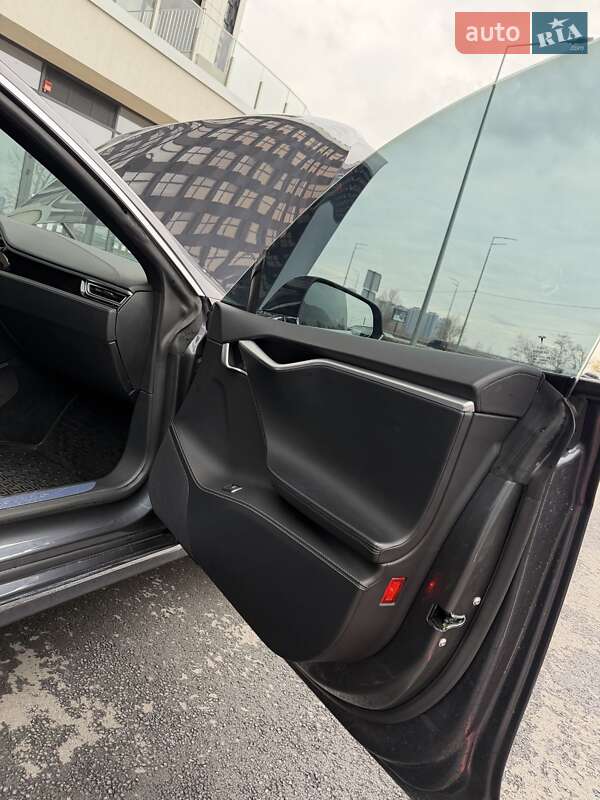 Ліфтбек Tesla Model S 2017 в Києві фото 14 Ліфтбек Tesla Model S 2017 в Києві