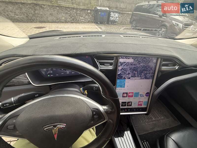 Лифтбек Tesla Model S 2015 в Киеве