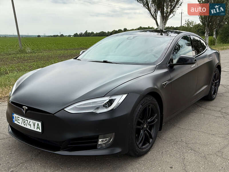 Tesla Model S 2015
