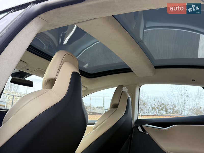 Лифтбек Tesla Model S 2017 в Киеве фото 8 Лифтбек Tesla Model S 2017 в Киеве