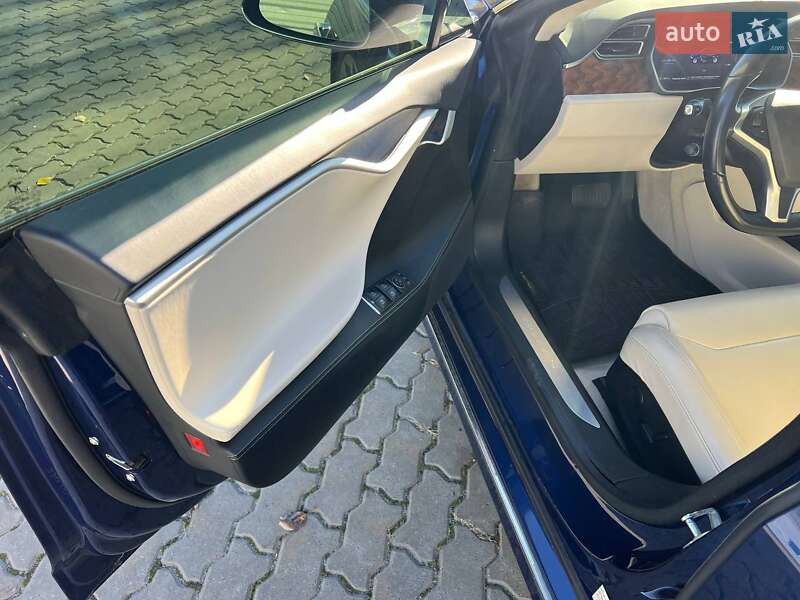 Лифтбек Tesla Model S 2017 в Кременчуге