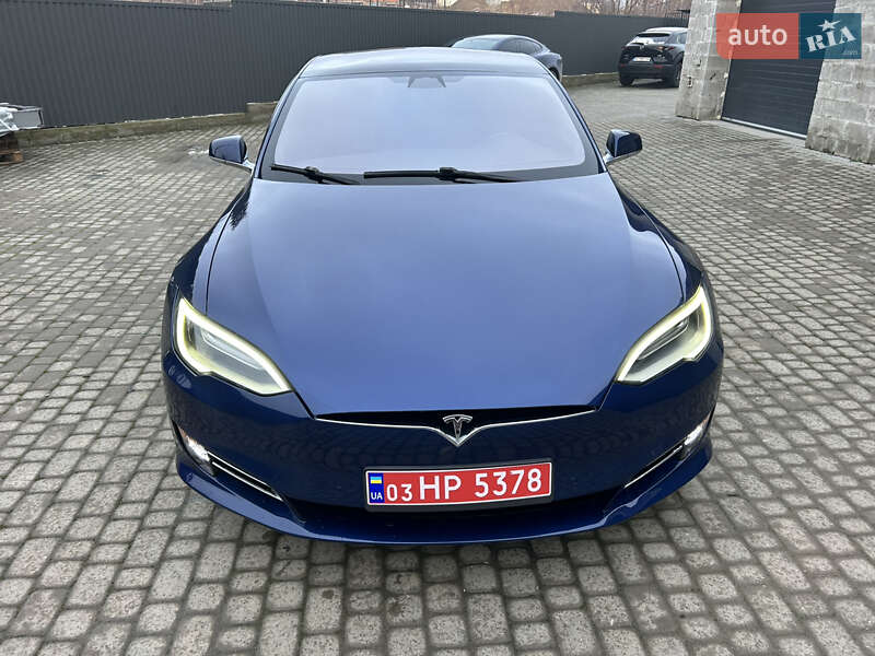 Ліфтбек Tesla Model S 2017 в Львові