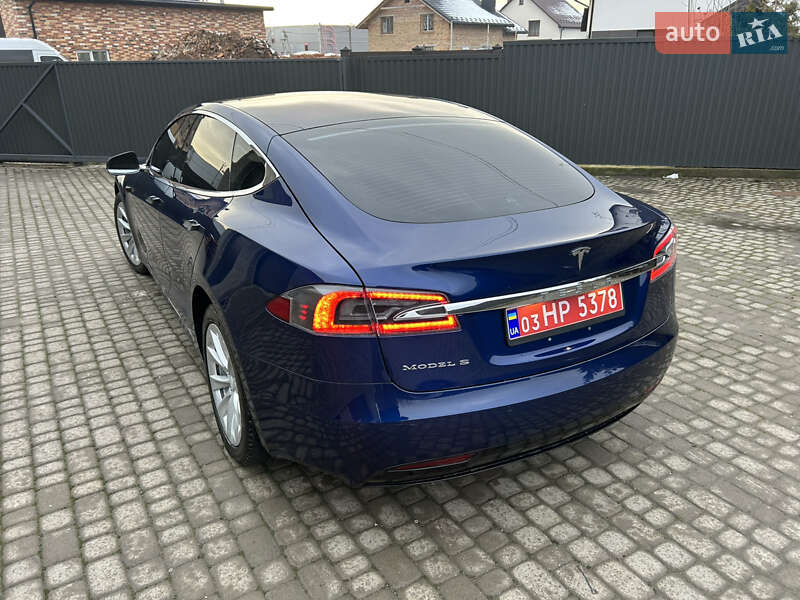 Ліфтбек Tesla Model S 2017 в Львові
