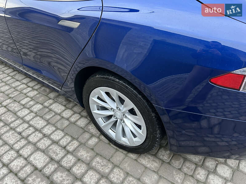 Ліфтбек Tesla Model S 2017 в Львові