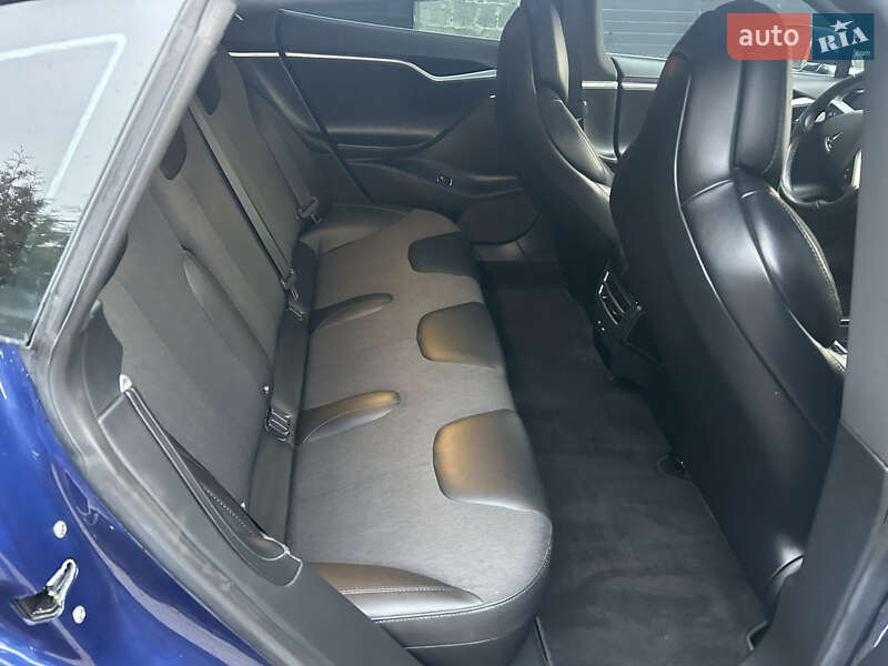 Ліфтбек Tesla Model S 2017 в Львові