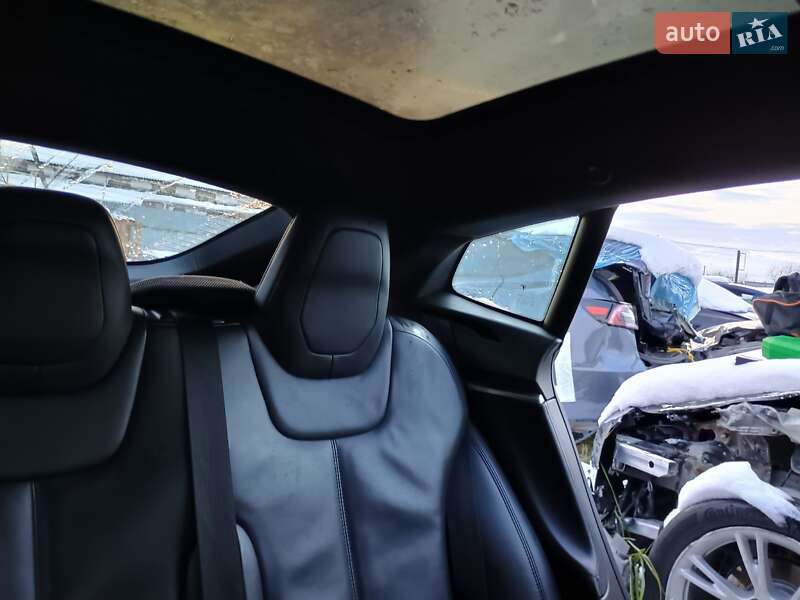 Лифтбек Tesla Model S 2016 в Самборе