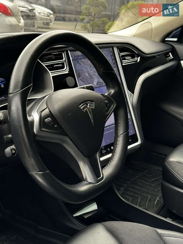 Лифтбек Tesla Model S 2016 в Львове