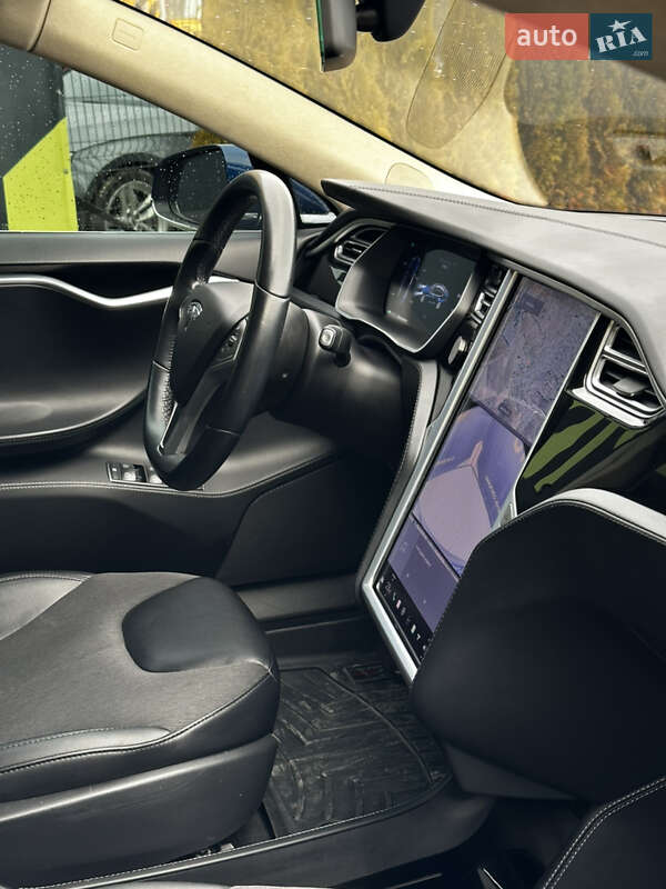 Лифтбек Tesla Model S 2016 в Львове