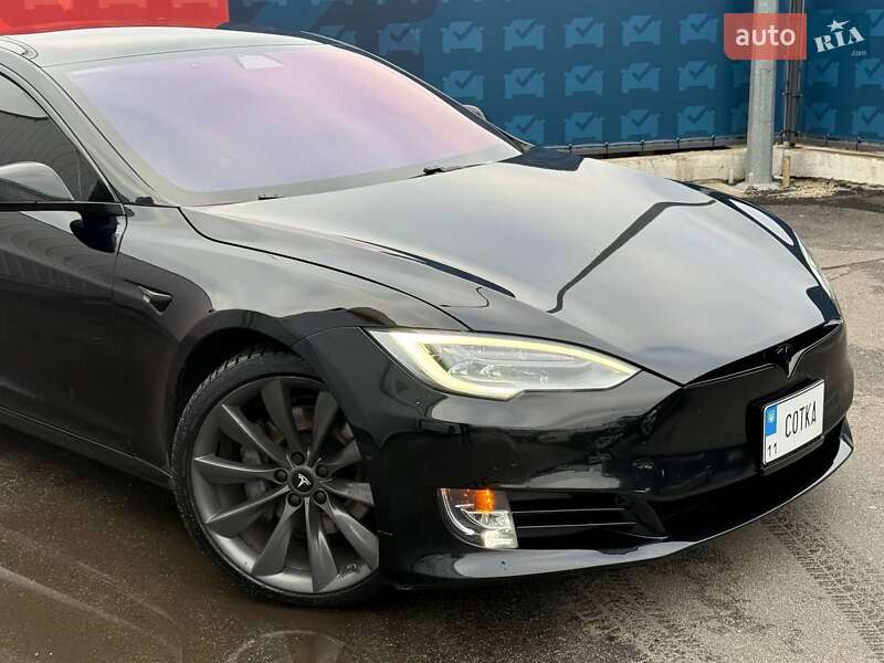 Лифтбек Tesla Model S 2019 в Киеве