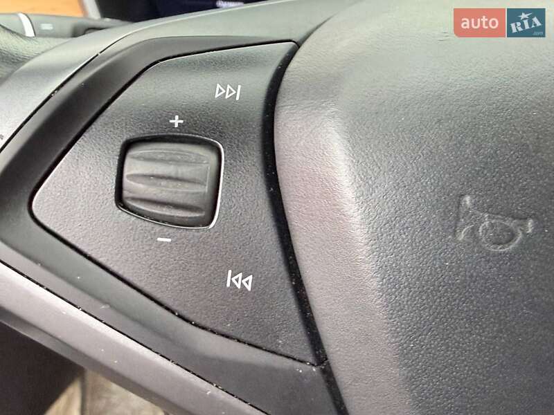 Лифтбек Tesla Model S 2019 в Киеве