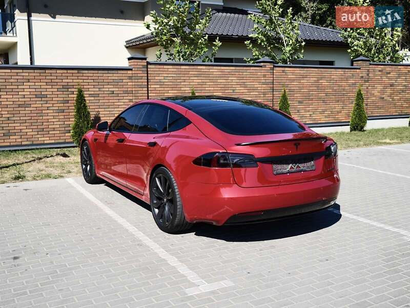 Лифтбек Tesla Model S 2017 в Сходнице