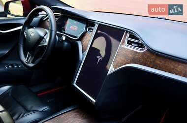 Ліфтбек Tesla Model S 2017 в Східниці