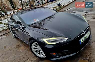 Лифтбек Tesla Model S 2016 в Львове