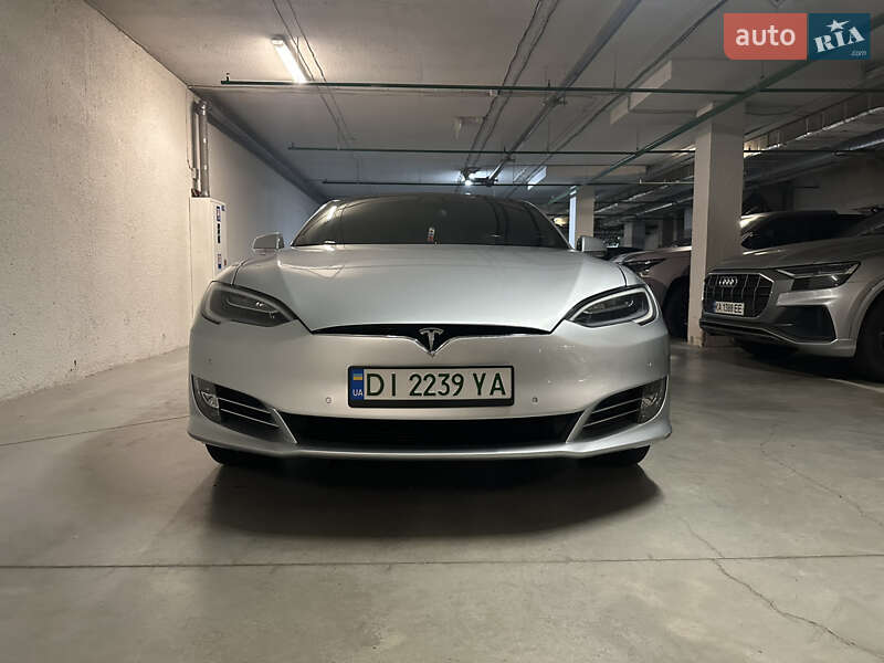 Лифтбек Tesla Model S 2018 в Киеве