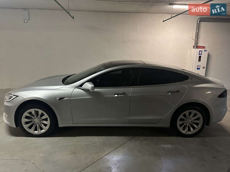 Лифтбек Tesla Model S 2018 в Киеве