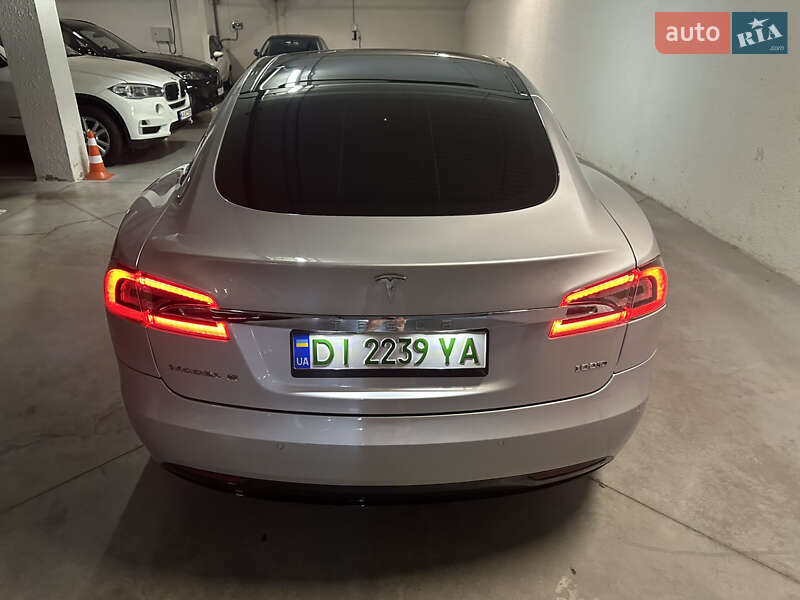 Лифтбек Tesla Model S 2018 в Киеве
