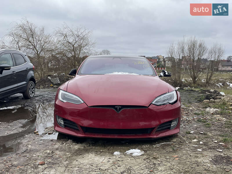 Лифтбек Tesla Model S 2017 в Львове