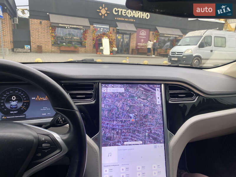 Лифтбек Tesla Model S 2013 в Коломые