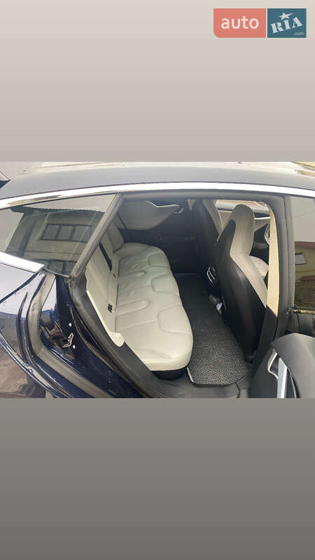 Лифтбек Tesla Model S 2013 в Коломые